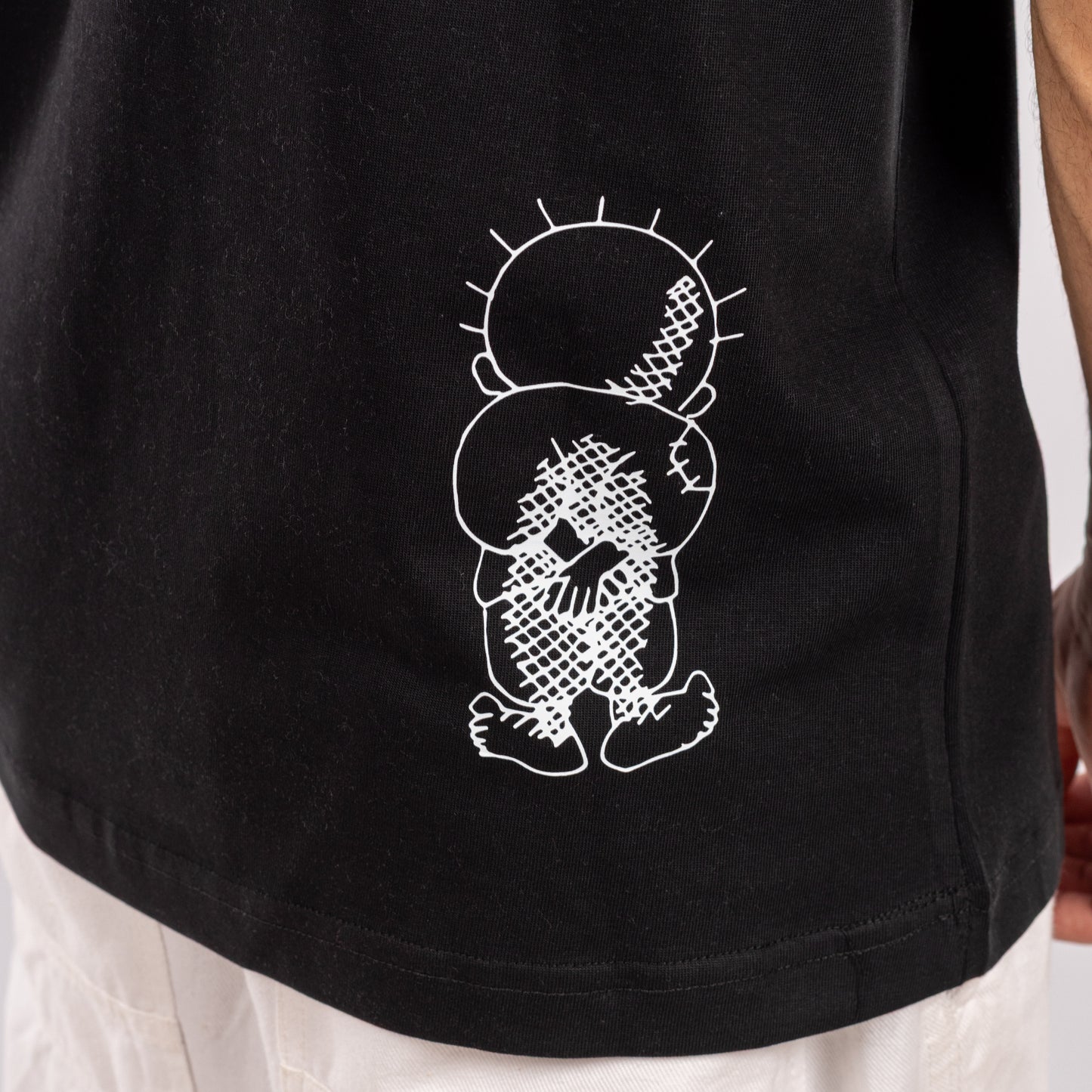 Resist in Silence – Handala Statement Tee Over Size T-shirt